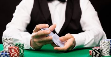 Дилер в покере