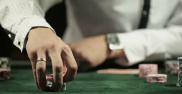 Преимущества и недостатки покерного приема